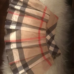 Burberry girls pleaded skirt size 4y